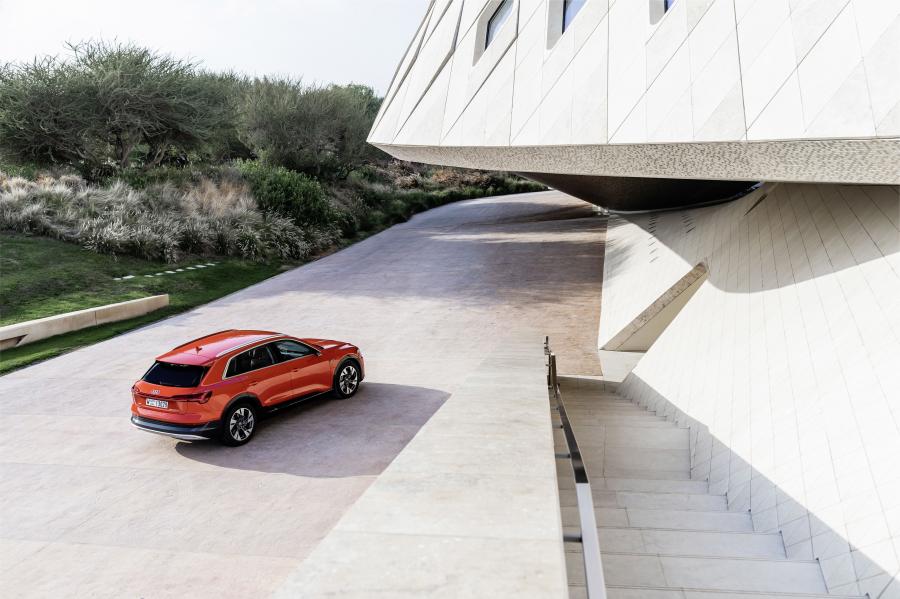  Audi e-tron 55 Quattro 2019 года  (WW) (фото 90 из 452)